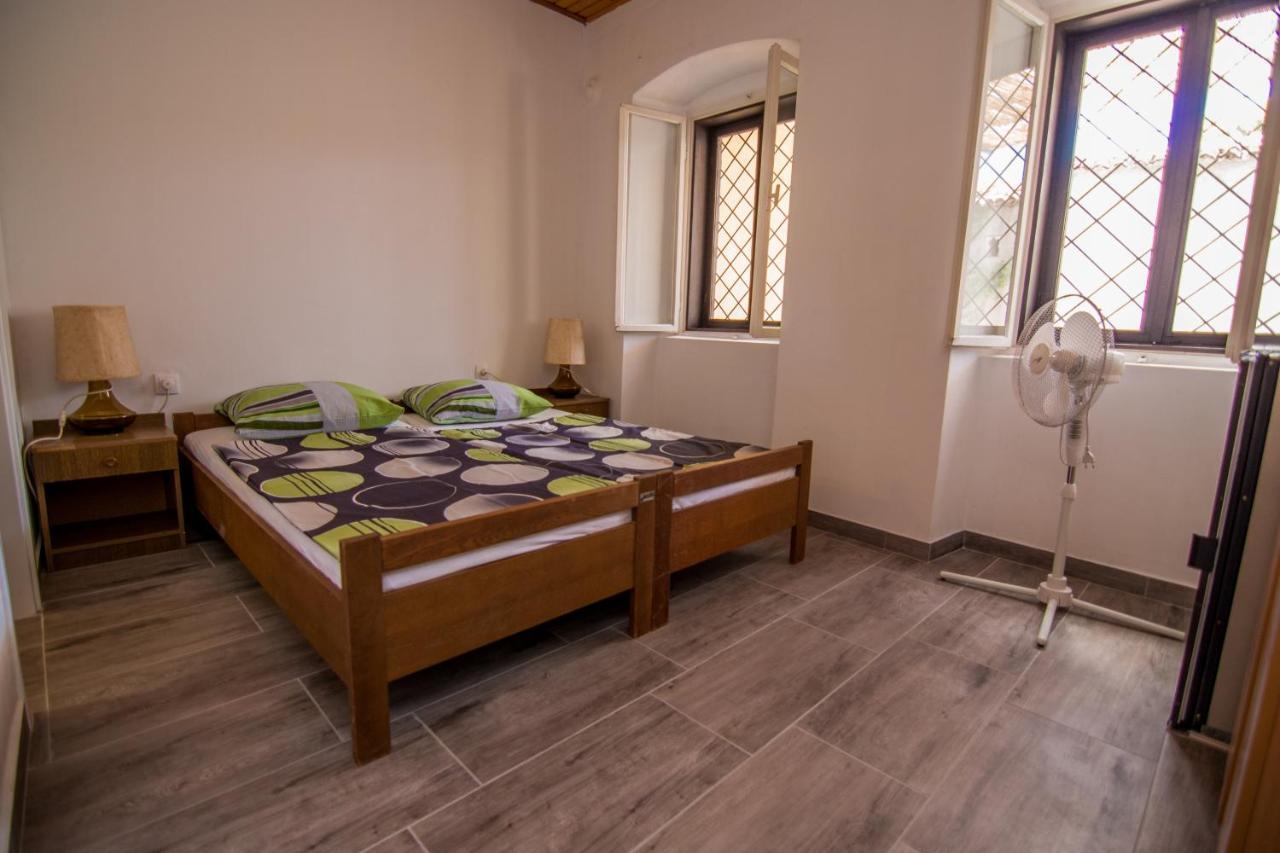 Hostel Flora Mali Lošinj Eksteriør billede