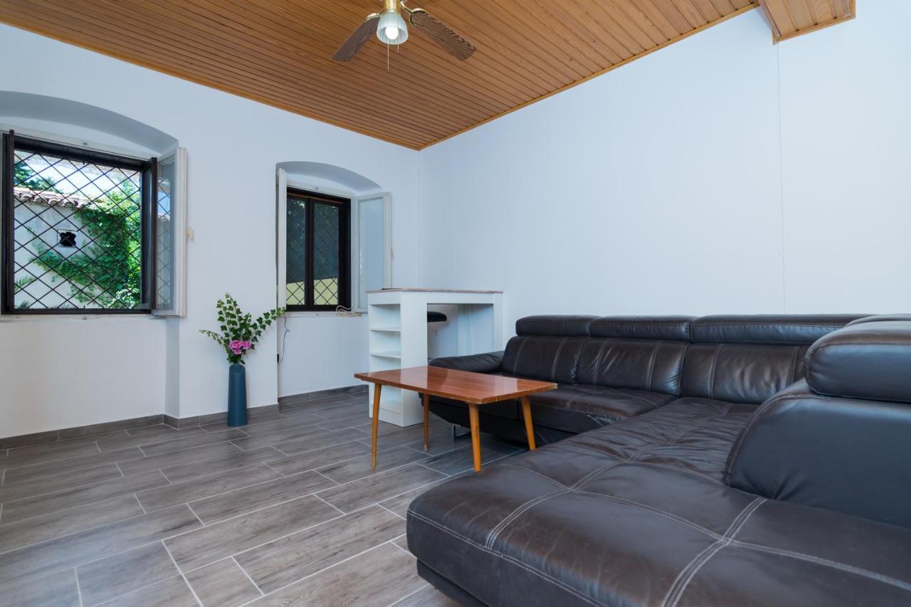 Hostel Flora Mali Lošinj Eksteriør billede