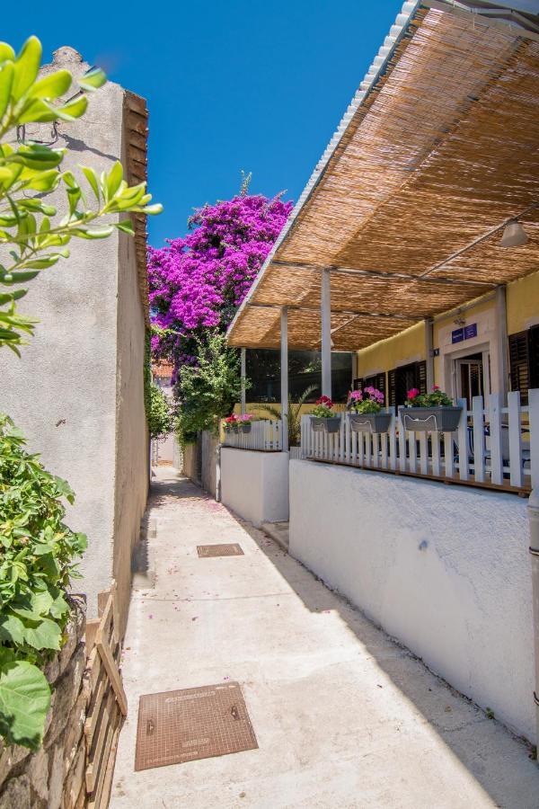 Hostel Flora Mali Lošinj Eksteriør billede